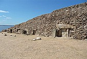 Cairn de Bernenez, the megalithic structure houses five cromlechs